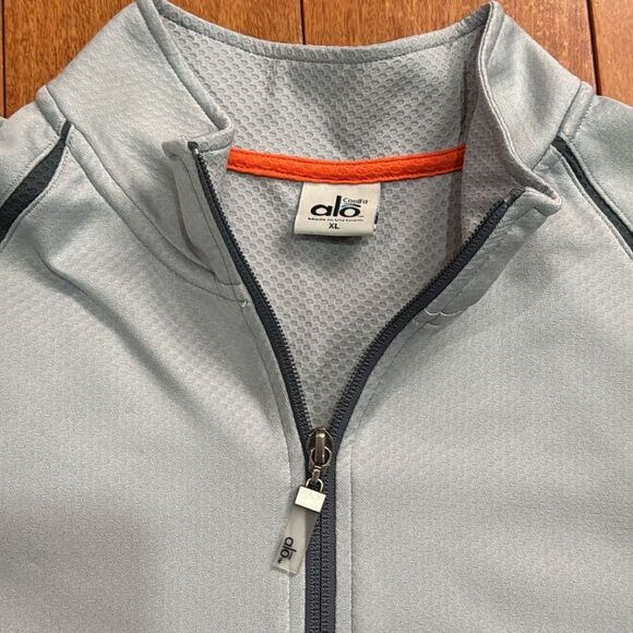 ALO Yoga Cool Fit Gray and Black Quarter-Zip Pullover size XL - Picture 3 of 9